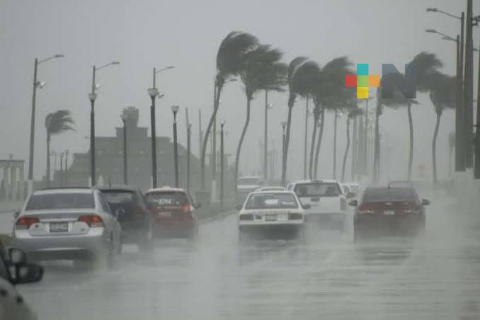 Ante inicio de temporada de ciclones tropicales, piden limpiar techos y azoteas en Boca del Río