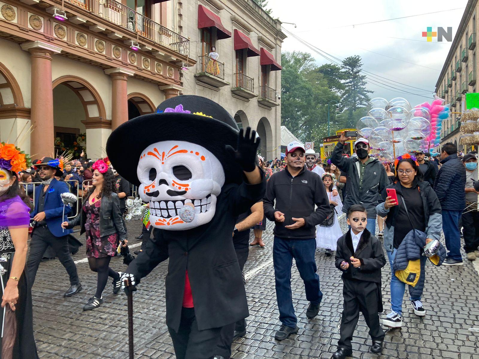 Organiza DIF estatal celebración de Día de Muertos con desfile de catrinas y muestra de altares