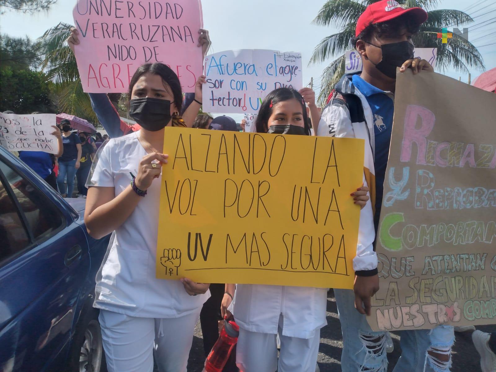En Veracruz, estudiantes de la UV marcharon en solidaridad a compañeros de la Facultad de Antropología