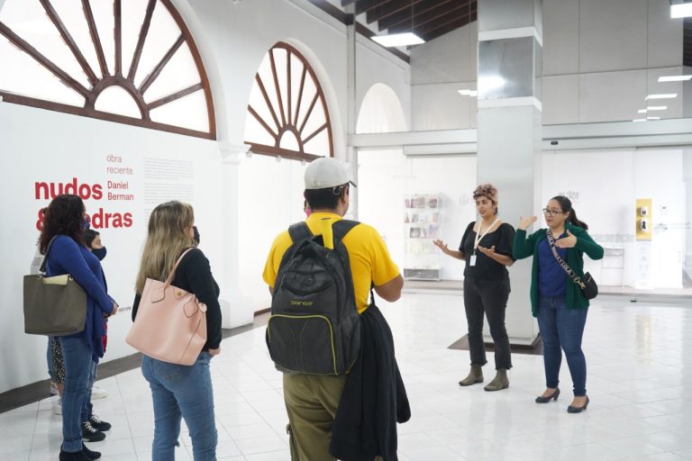 Invita GACX a visita guiada con interpretación en LSM por la exposición Nudos y Piedras