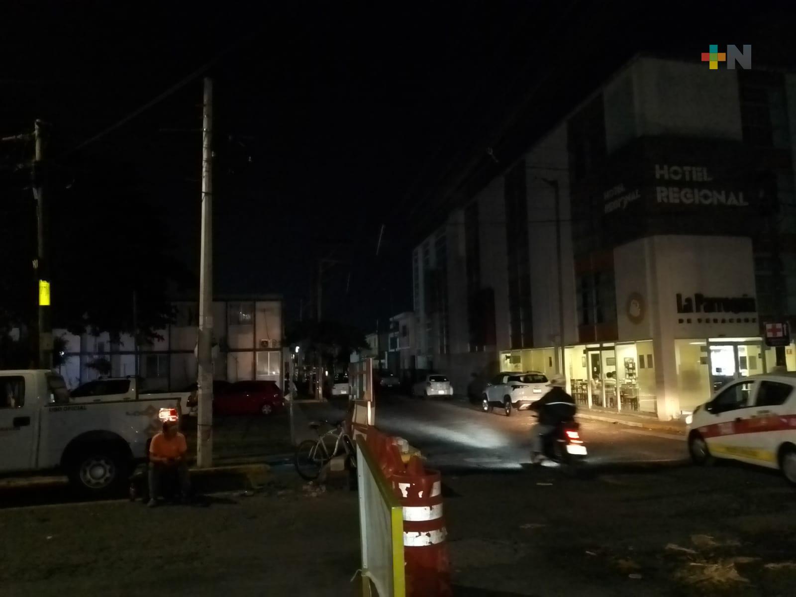 Vecinos denuncian luminarias inservibles en calles Alacio Pérez y Serdán de Veracruz puerto