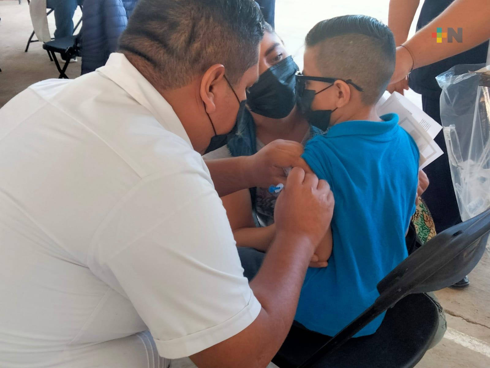 En Coatepec, niñas y niños reciben primeras y segundas dosis de vacunas contra Covid
