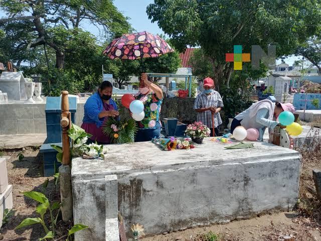 Más de 20 toneladas de basura podrían generar panteones del municipio de Veracruz