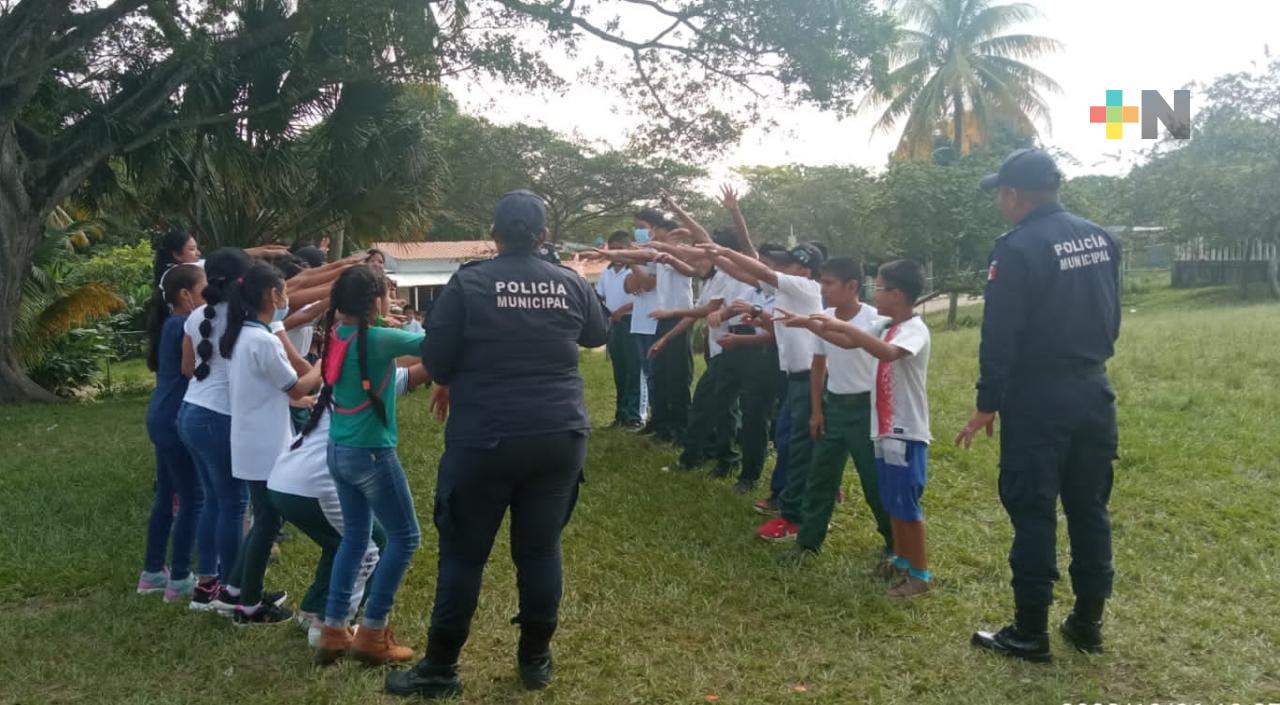 Policía municipal de Coatzacoalcos brinda pláticas de prevención a estudiantes
