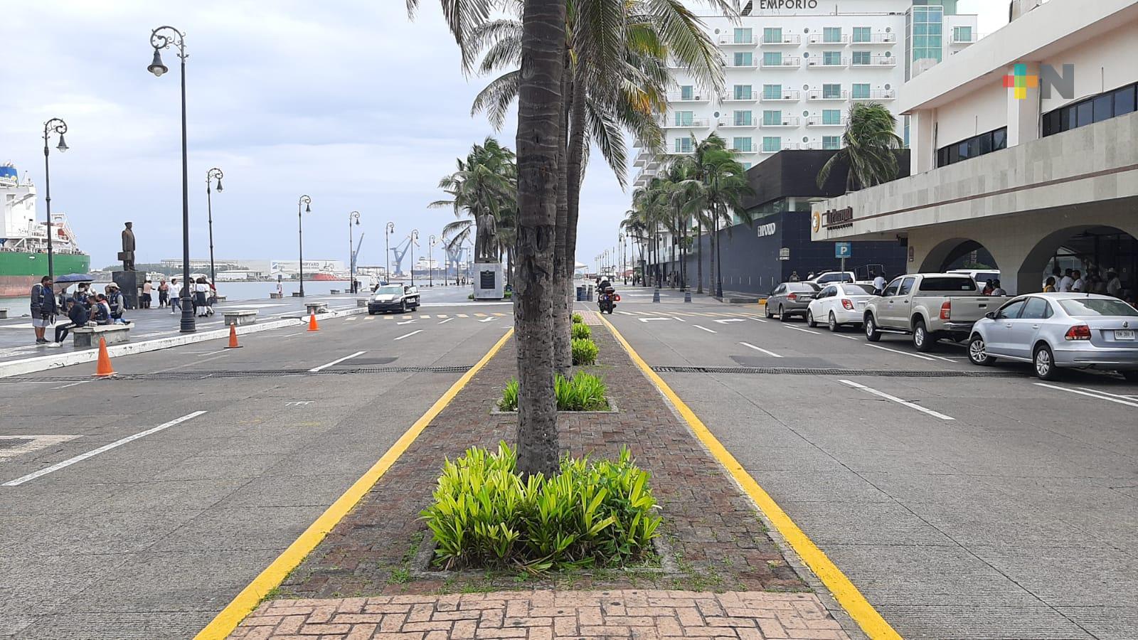 Reabierta circulación vehicular tras mover ambulantes del Malecón de Veracruz