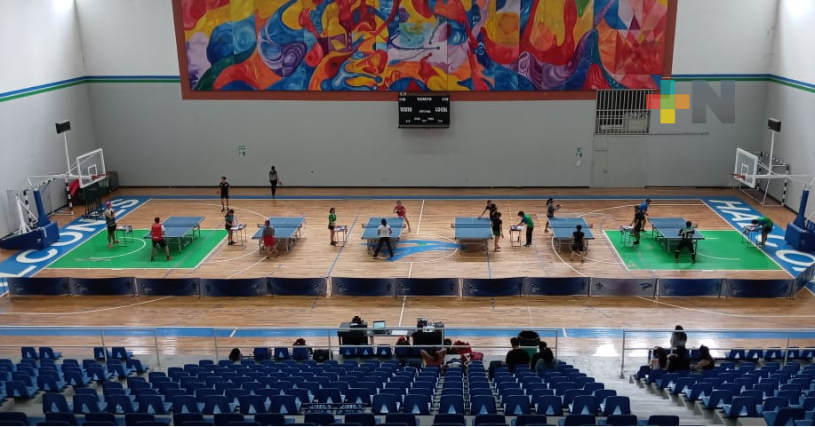 Héctor López y Alejandra Pola ganan Interfacultades de Tenis de Mesa