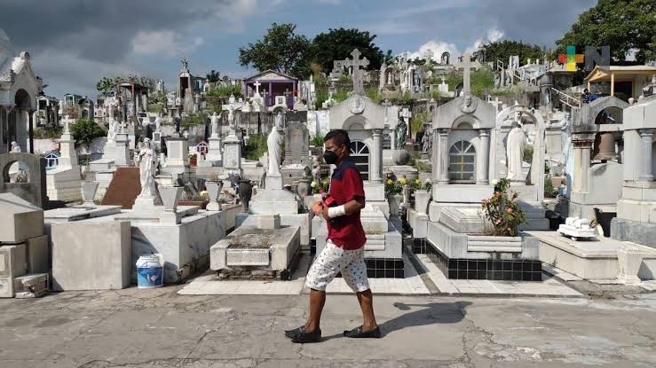 Exhortan a dueños de panteones visitarlos para mantenerlos limpios  y ordenados