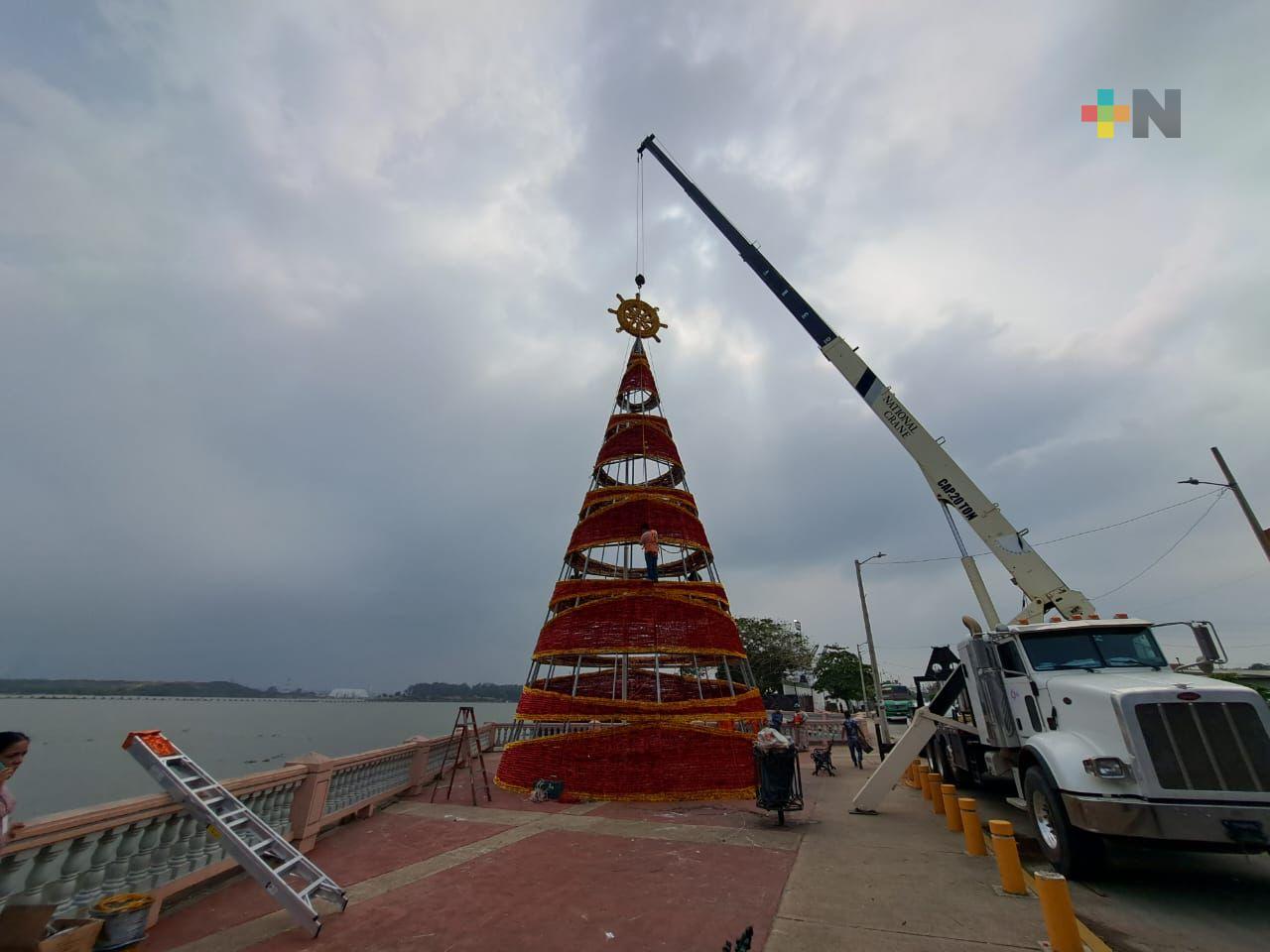 En Coatzacoalcos, Asipona instalará árbol navideño a la orilla del río