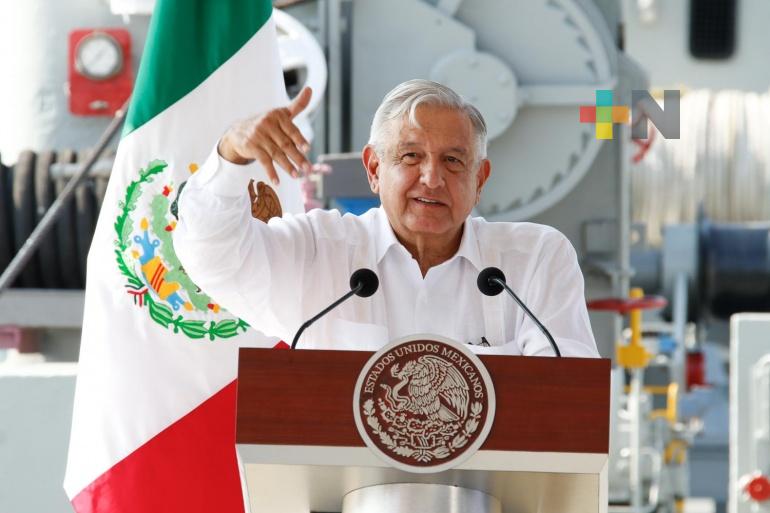 Presidente conmemora Día de la Armada en Colima