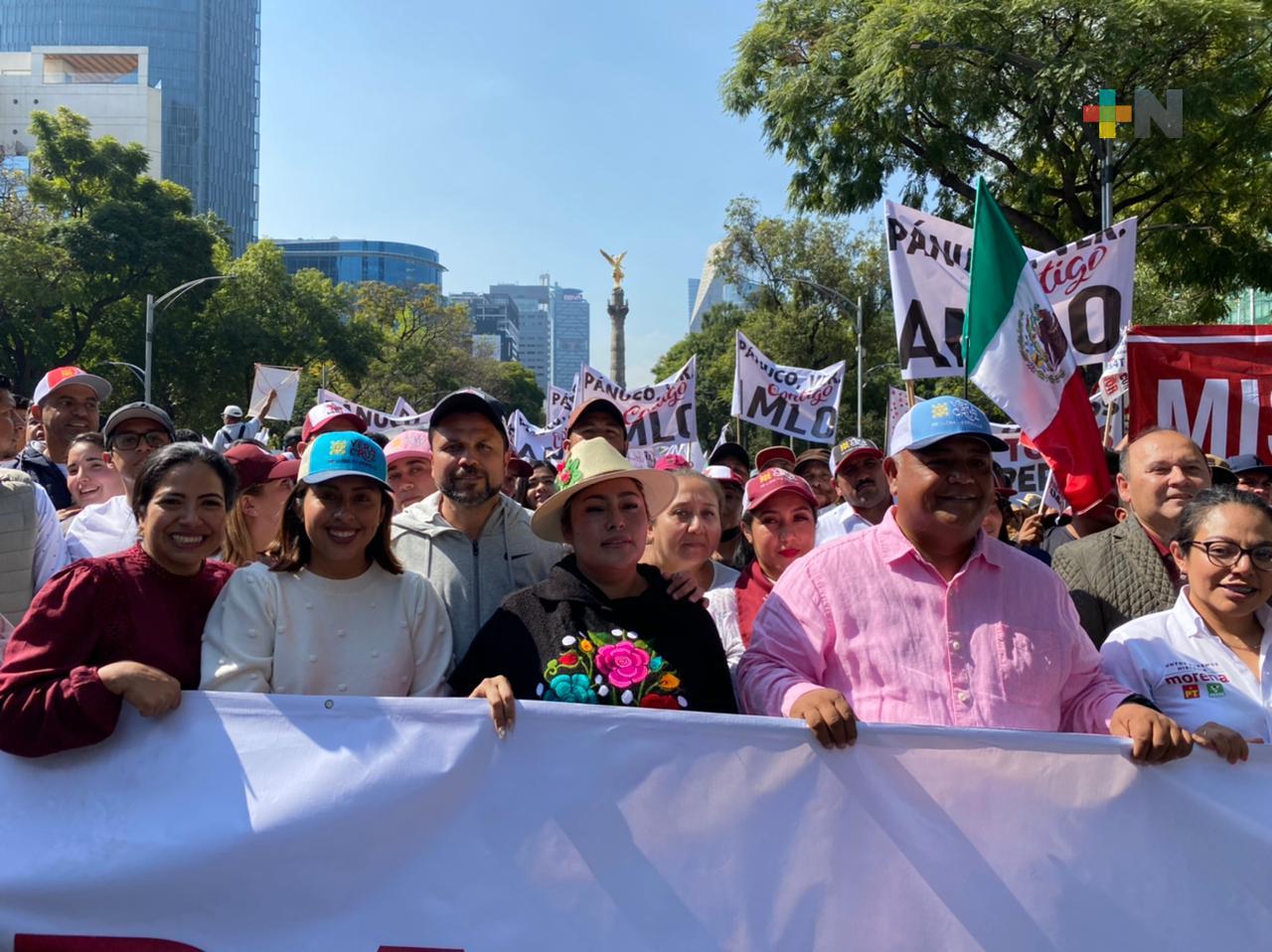 Alcaldes cuenqueños marchan con López Obrador y Cuitláhuac García en la CDMX