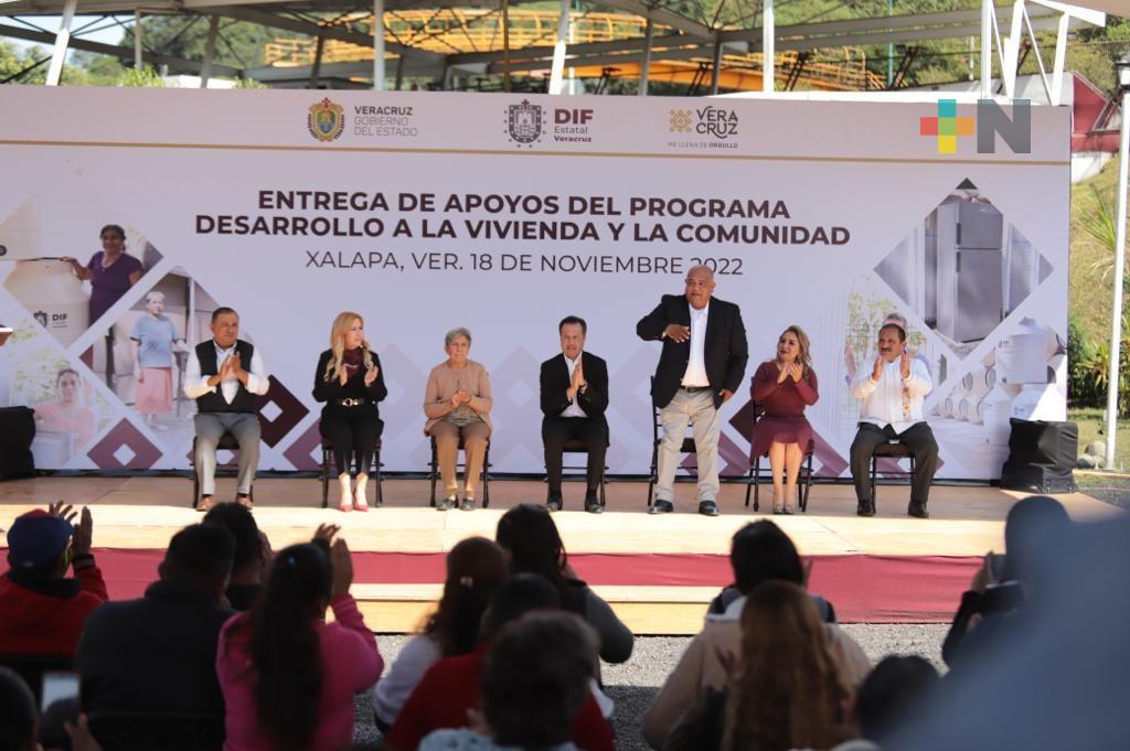 Asiste Eric Cisneros a la Entrega de Apoyos del Programa de Desarrollo a la Vivienda y la Comunidad