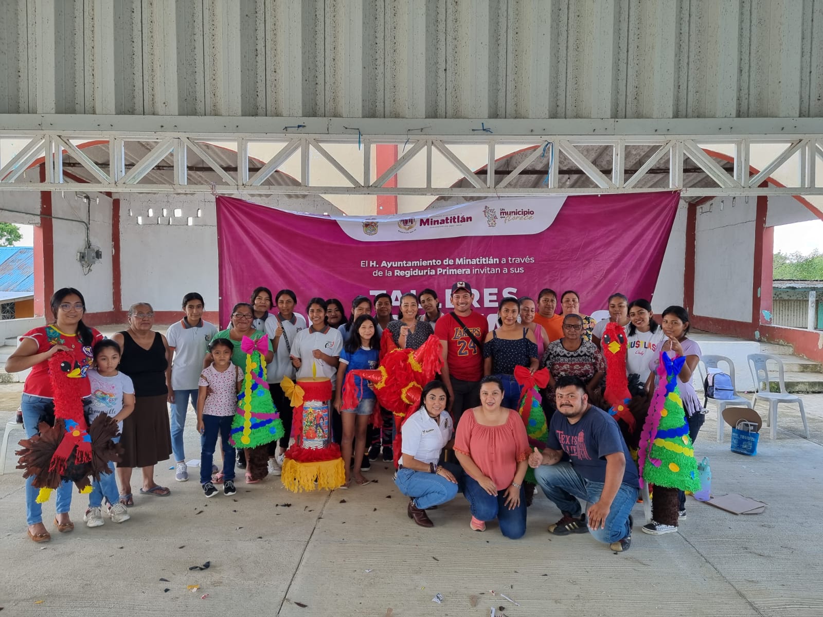 Llevan a comunidad de Minatitlán taller de piñatas artísticas