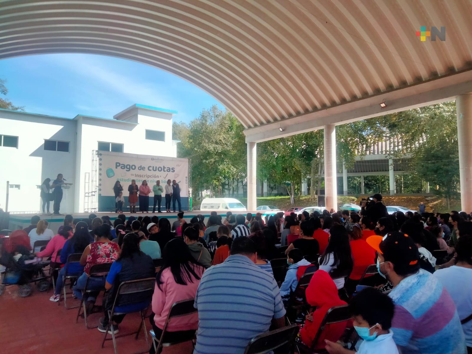 Entregan a padres de familia pago de cuotas de nivel preescolar en Banderilla