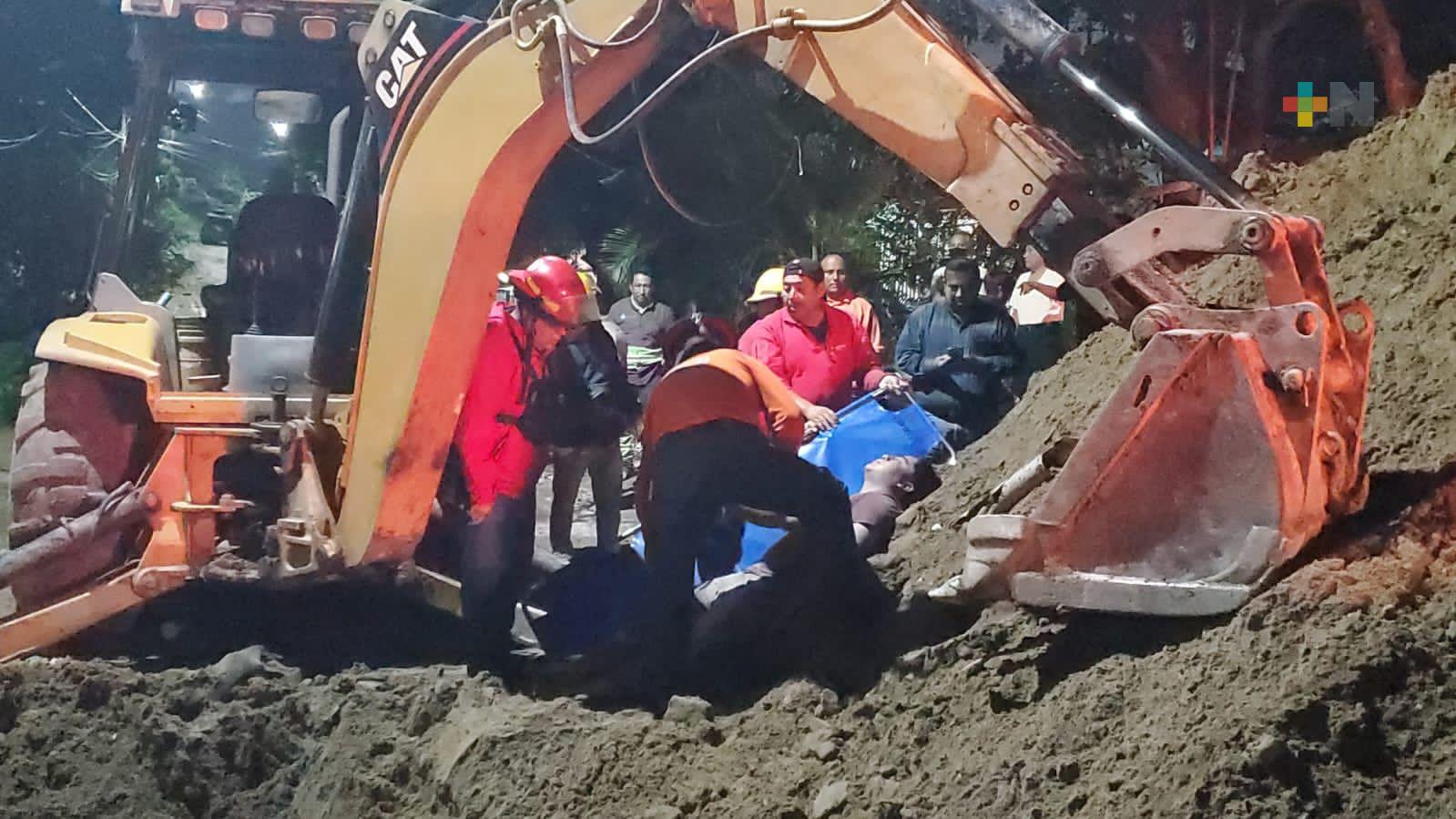 Tras derrumbe queda atrapado trabajador de CMAS