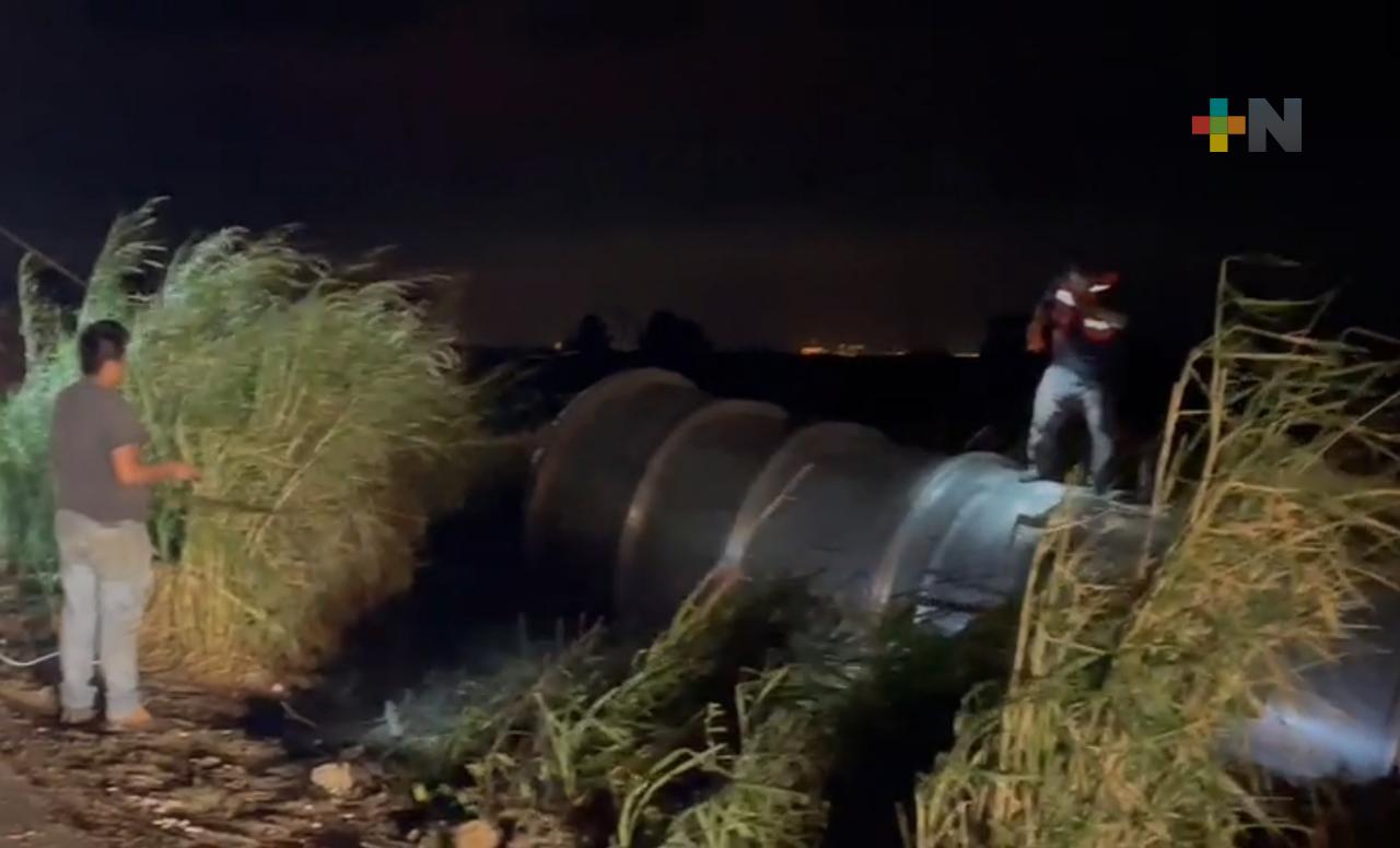 Sin víctimas por volcadura de pipa en carretera Coatzacoalcos-Minatitlán