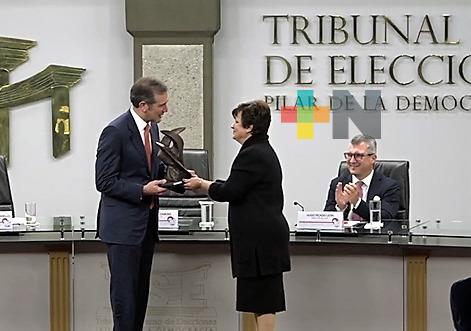 Tribunal Supremo de Elecciones de Costa Rica entrega reconocimiento al INE