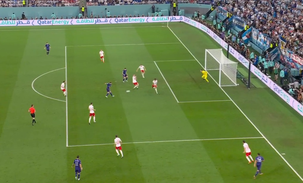 Argentina fue superior a Polonia y clasificó a octavos de final