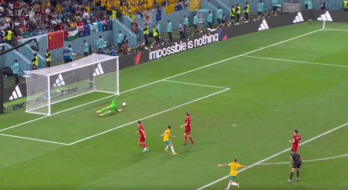 Australia superó a Dinamarca y se metió en octavos de final