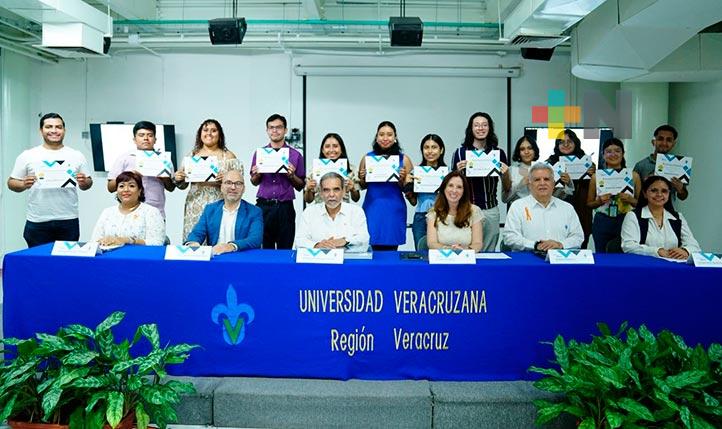 Estudiantes UV obtienen beca de la Fundación BBVA