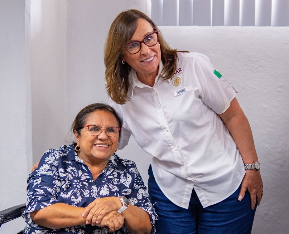 Alcaldesa de Minatitlán atenta a las necesidades de energía eléctrica de población