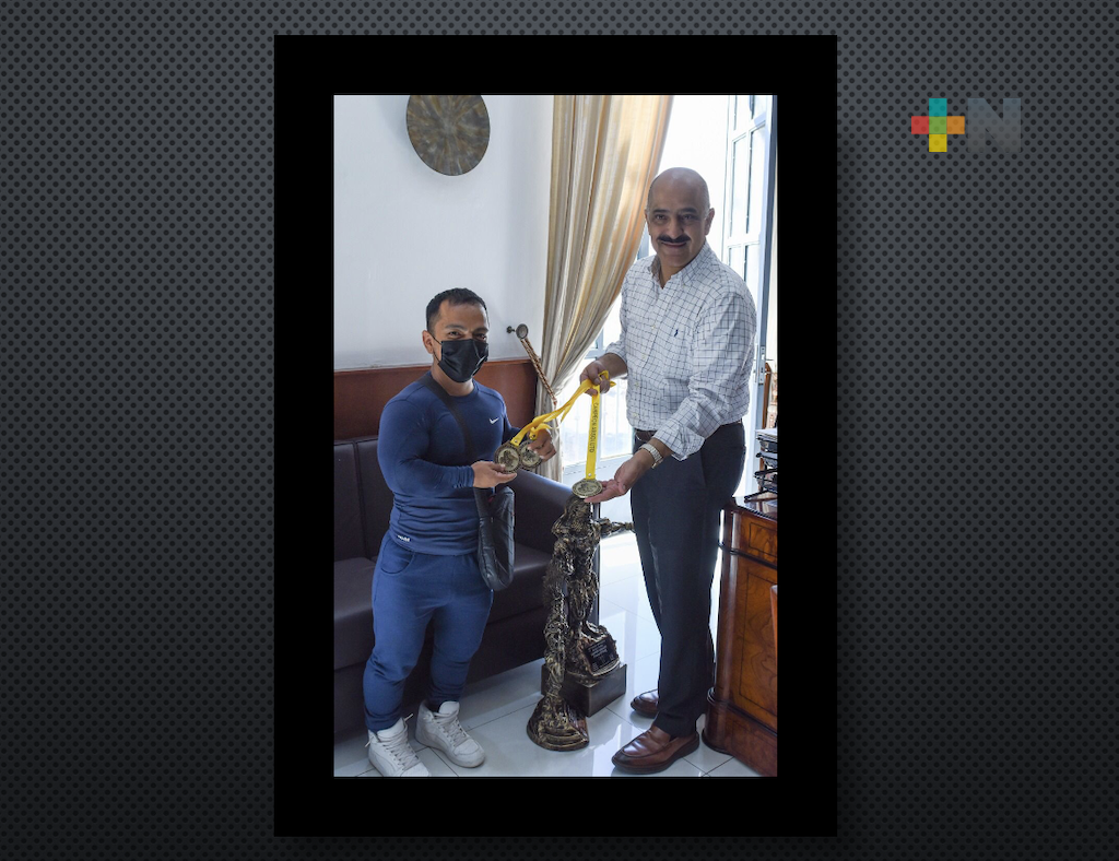 Alcalde de Xalapa recibe a David Montiel, destacado deportista de talla baja