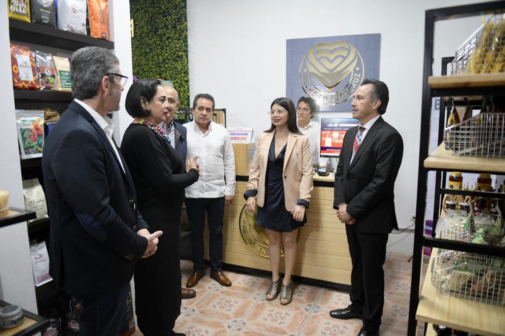Primera tienda física Hecho en Veracruz impulsa MiPyMEs y recupera patrimonio estatal: Cuitláhuac García