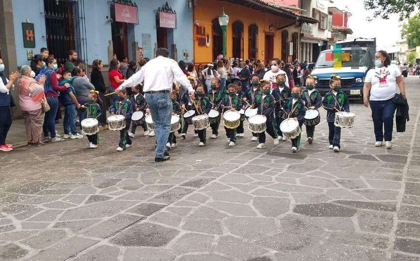 Conmemoran inicio de la Revolución Mexicana con desfile en Coatepec