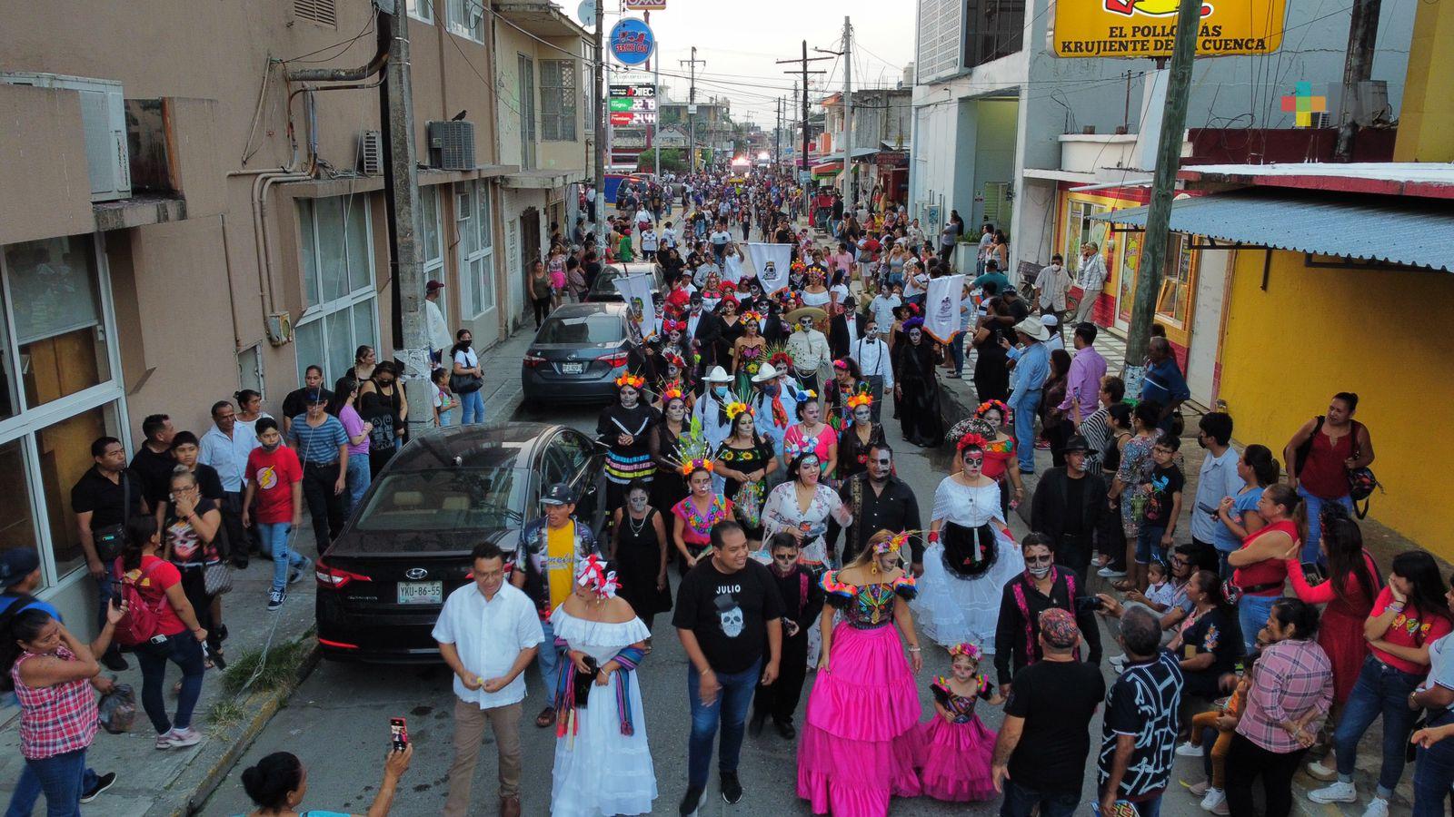 Más de cinco mil personas asistieron al desfile de catrinas en Cosamaloapan