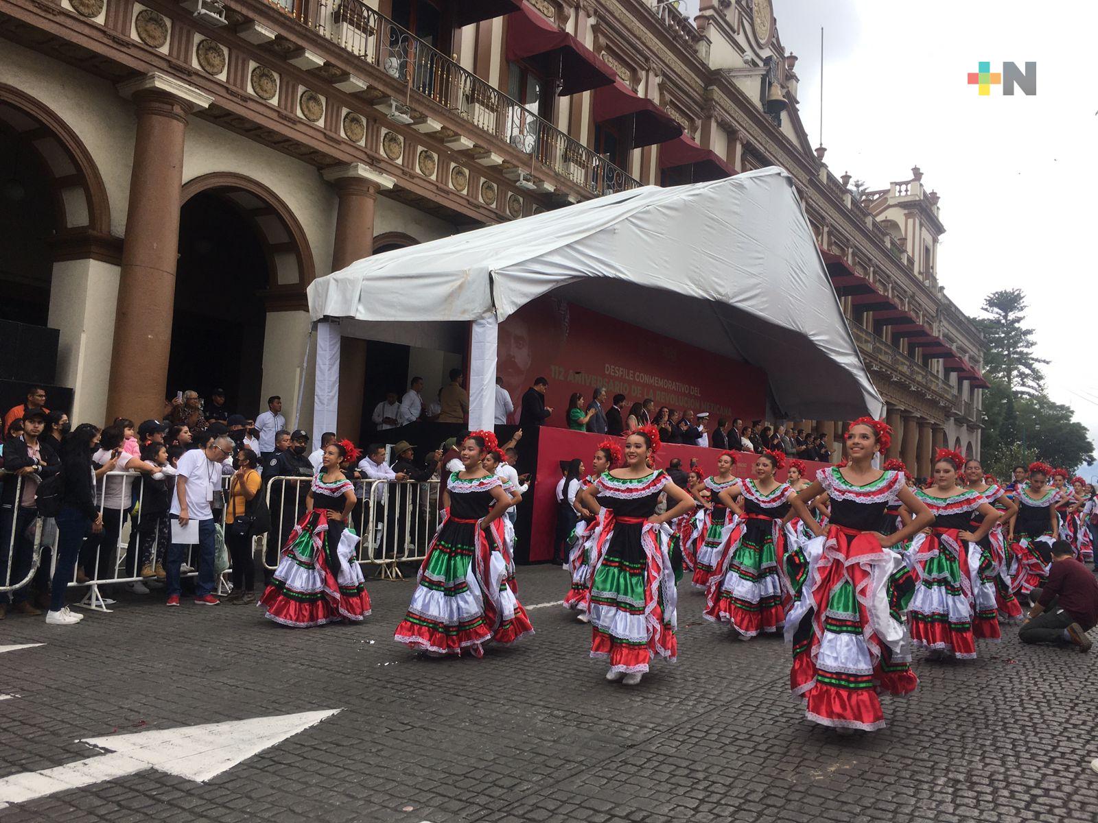 Desfilan en Xalapa para conmemorar el 112 Aniversario del inicio de la Revolución Mexicana