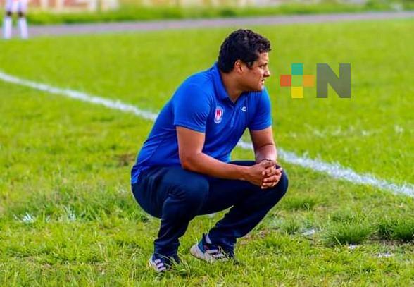 Edgar Coronado espera continuar como entrenador del Depor Coatzacoalcos