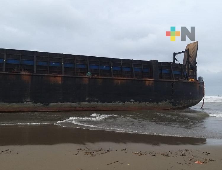 Encalla Chalan LM3004 en  playa de Coatzacoalcos