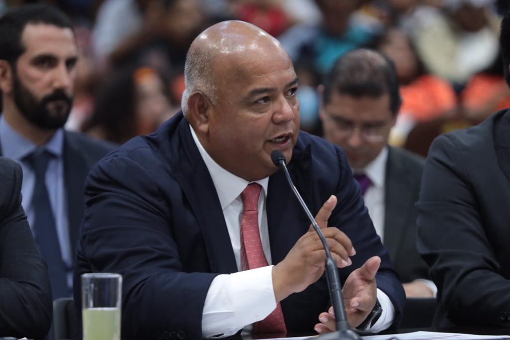 Con la comparecencia de Eric Cisneros este sábado, inició a glosa del Cuarto Informe de Gobierno