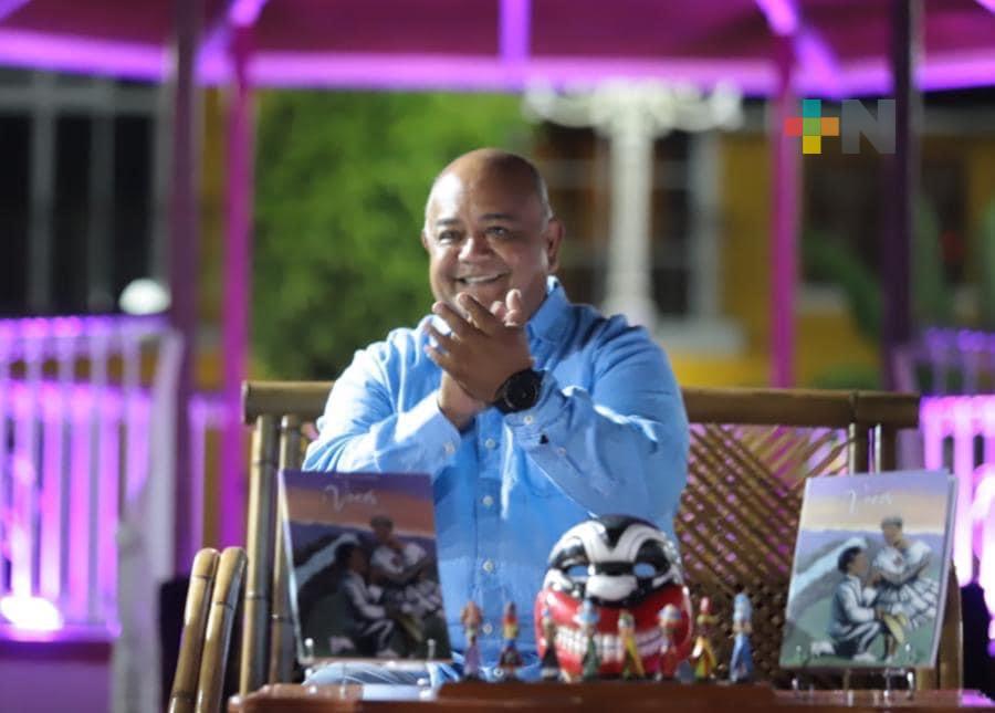 Conmemora Eric Cisneros Día del Libro con foro cultural en Coacoatzintla