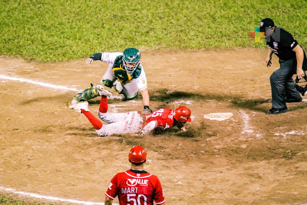 Pericos apalea por 11-2 a El Águila-Bravos y se lleva la serie de Poza Rica