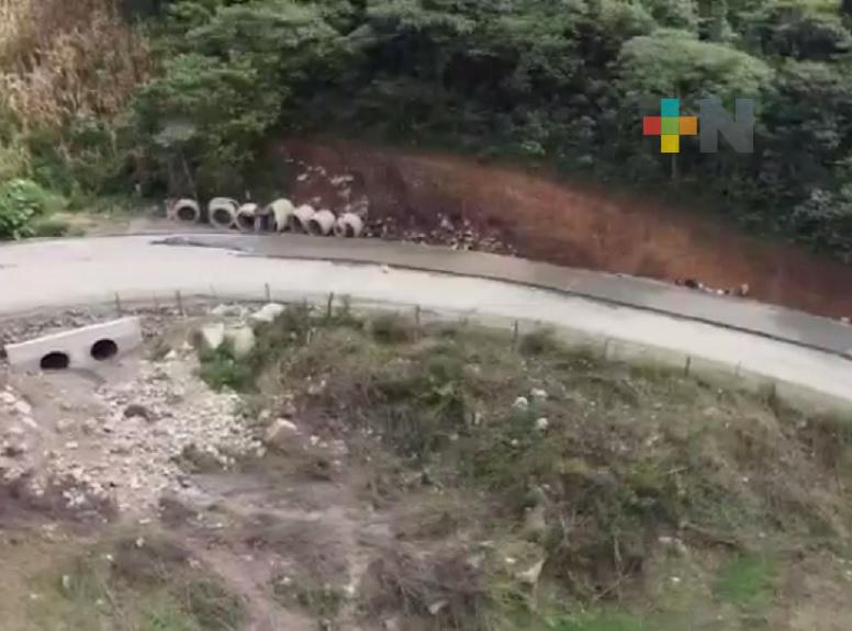 Lleva 85% de avance pavimentación de carretera en Ilamatlán