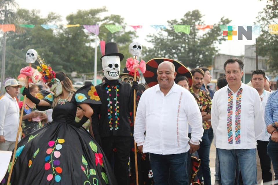 Cuitláhuac García y Eric Cisneros presidieron muestra de máscaras gigantes y exposición fotográfica de Día de Muertos
