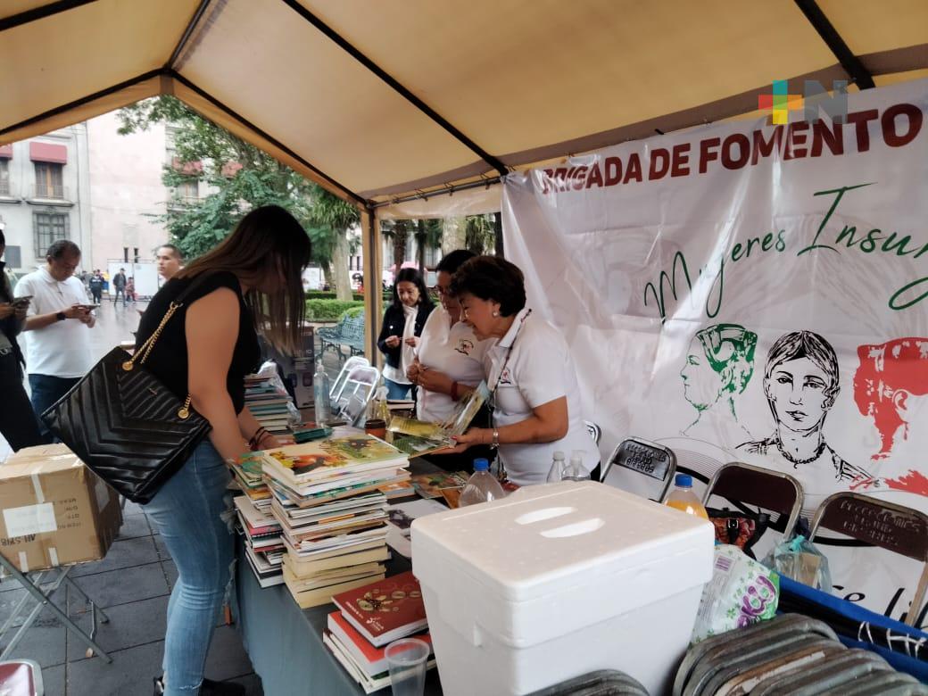 Realizan el Kilómetro del Libro en la ciudad de Xalapa