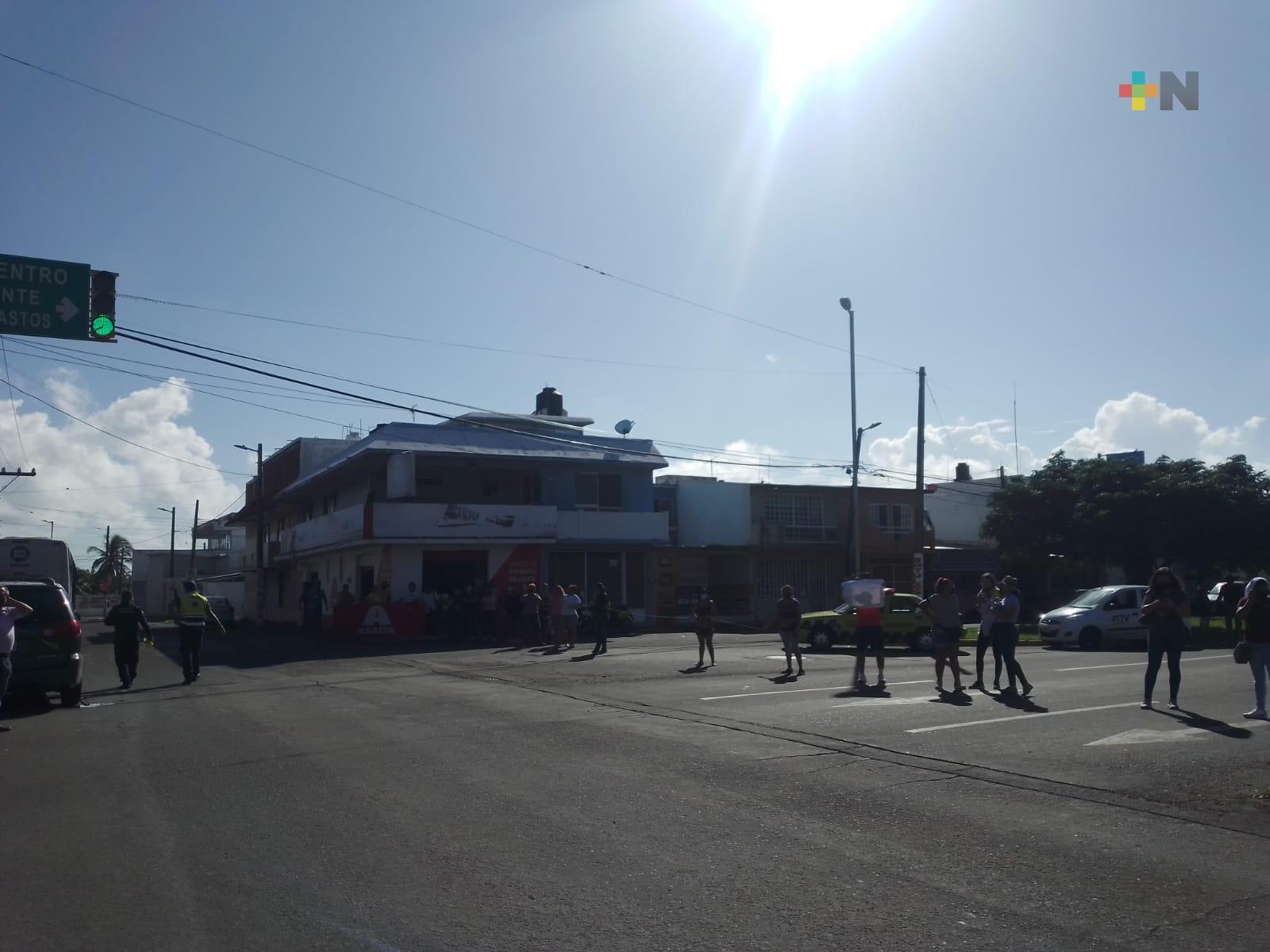 Exigen renuncia de director de primaria de Veracruz puerto por gastar dinero destinado a mantenimiento