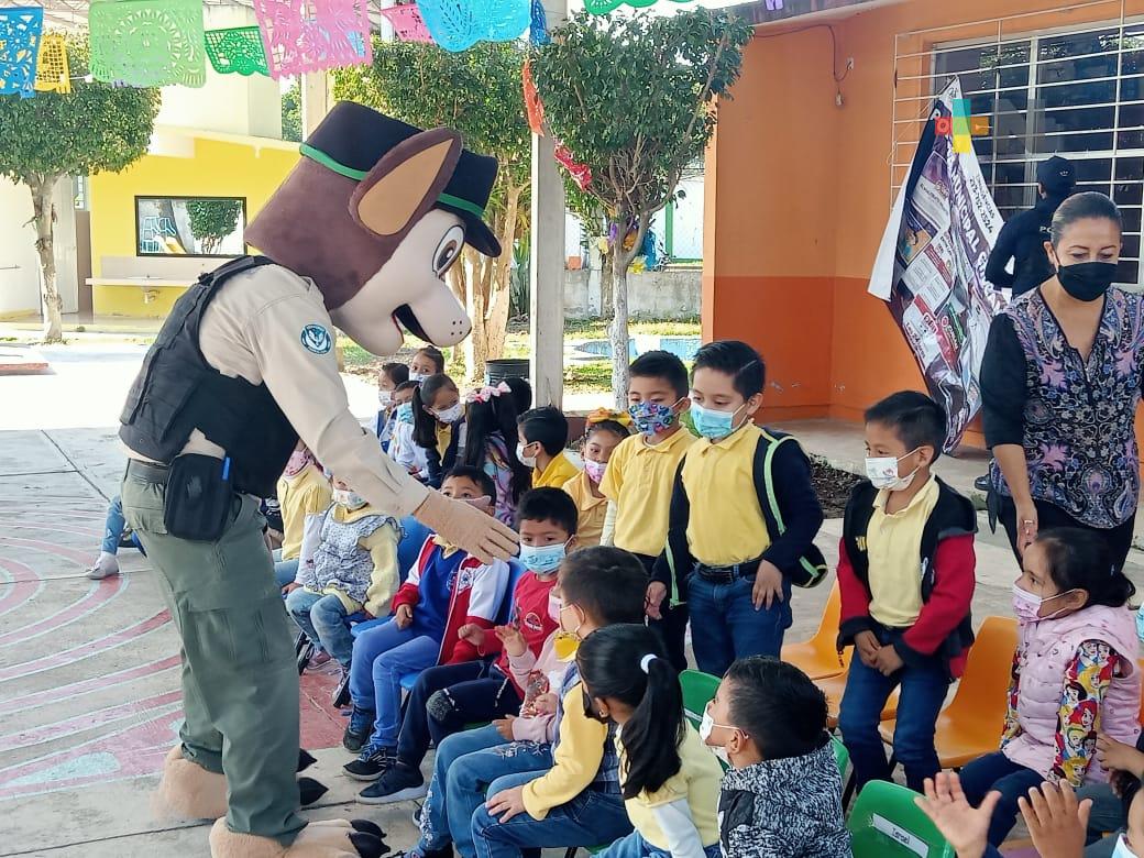 En Chocamán personal de Fuerza Civil promueve prevención al delito en escuelas