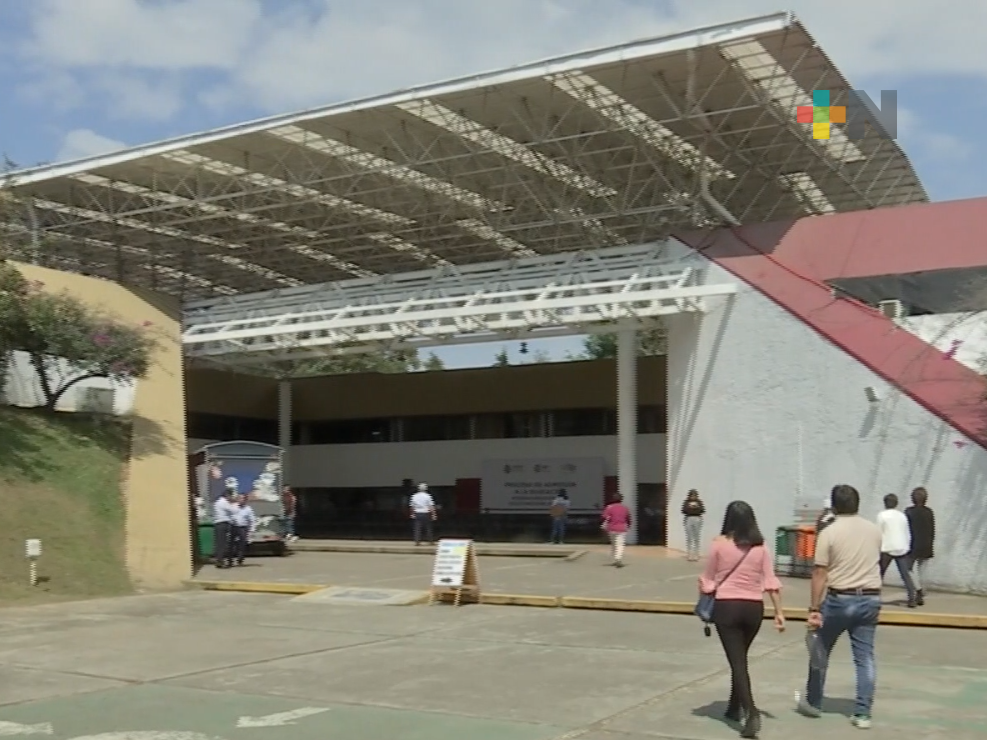 Padre de familia piden maestros para telesecundaria de Zapotitla