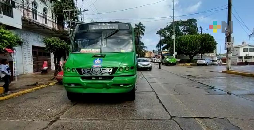 Arriesga vida de usuarios el transporte público de Coatza