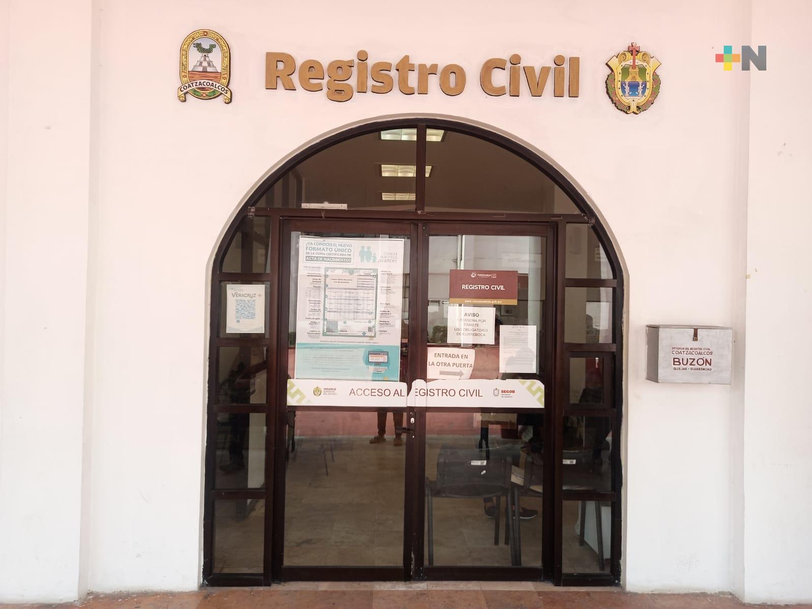 Aprovechan centenares de familias trámites gratuitos del RC en Coatza