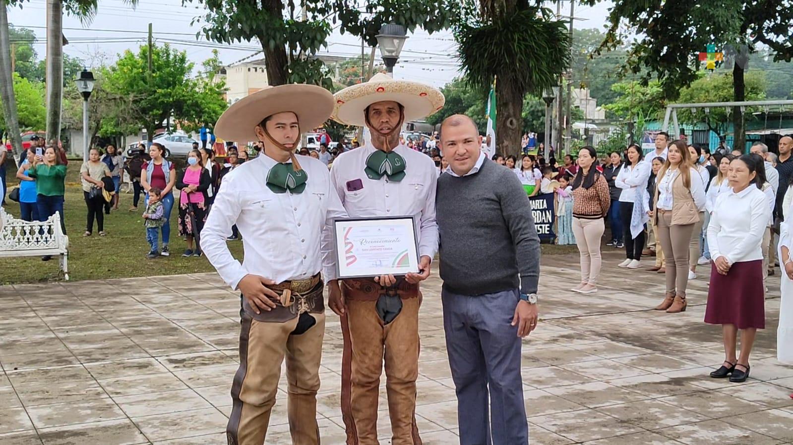 Reconocen a deportistas de Yanga