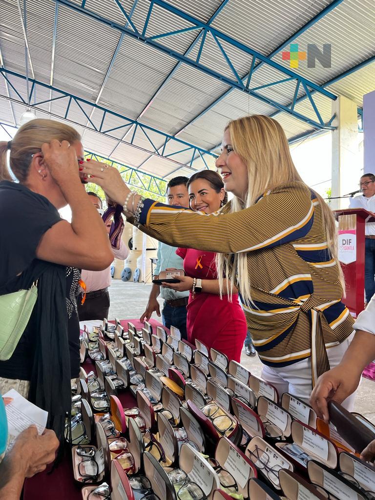 Reciben apoyos sociales familias vulnerables de Misantla