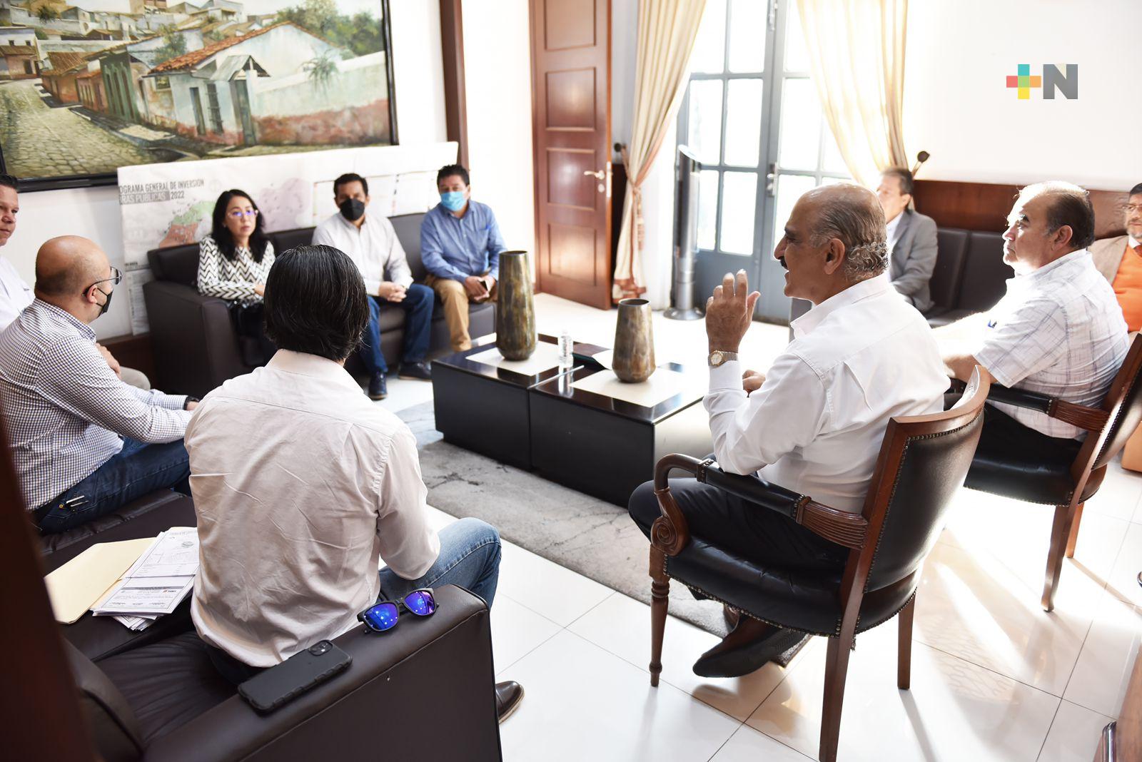 Coordinan Ayuntamiento y UV acciones en favor de comunidad estudiantil