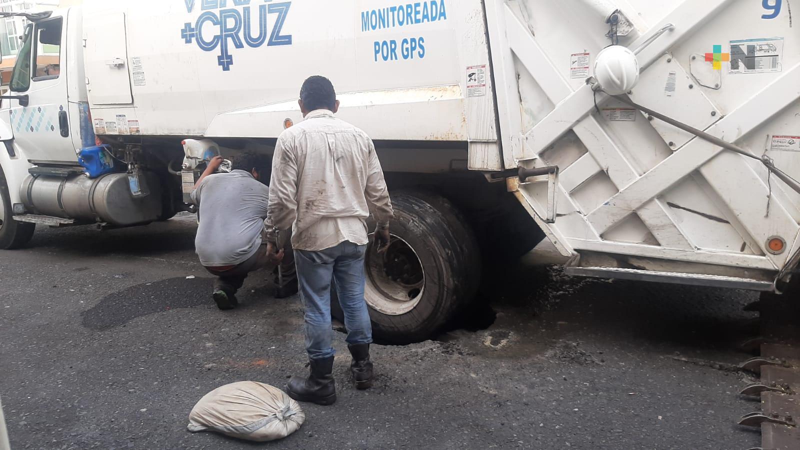 Se originan socavones por falta de mantenimiento en puerto de Veracruz