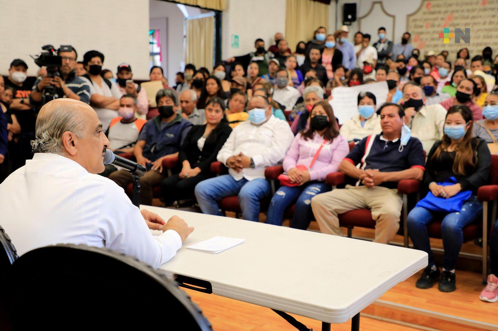 Atiende Ricardo Ahued a ciudadanía en Palacio Municipal