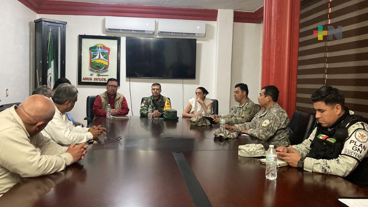 Supervisa titular de PC acciones de atención en Agua Dulce tras explosión en ducto