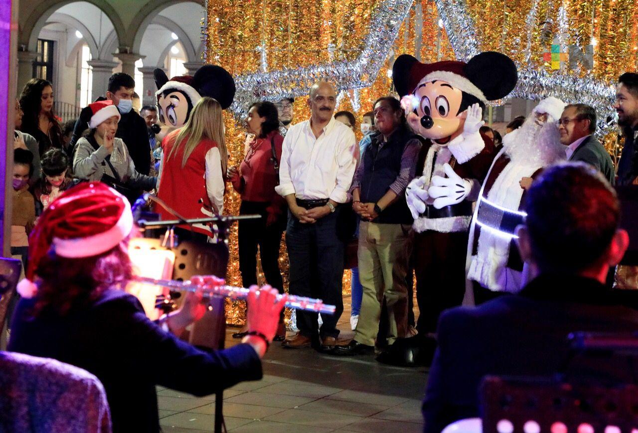 Inauguran iluminación navideña en el parque Benito Juárez