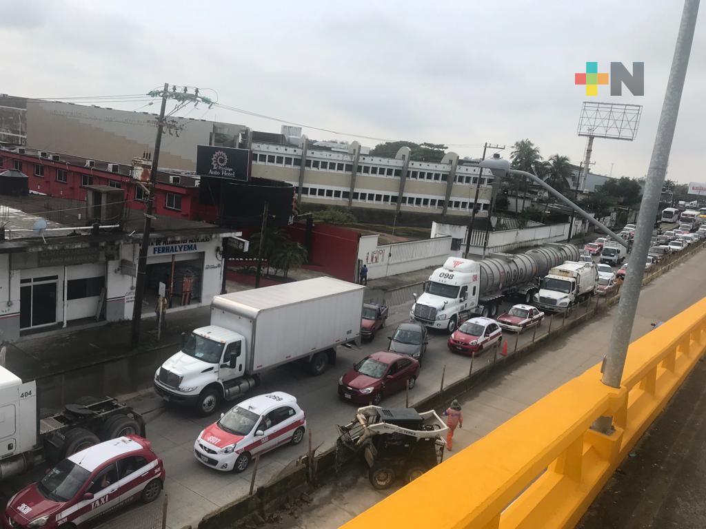 Accidente en Puente Coatzacoalcos I provoca caos vehicular